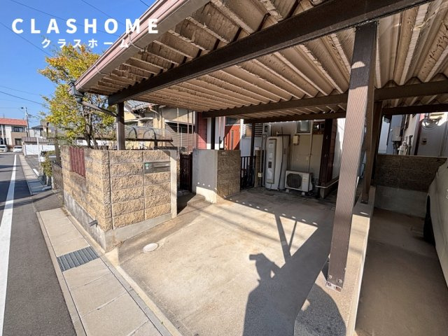 半城土中町戸建の駐車場