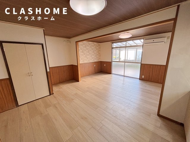半城土中町戸建の居間・リビング