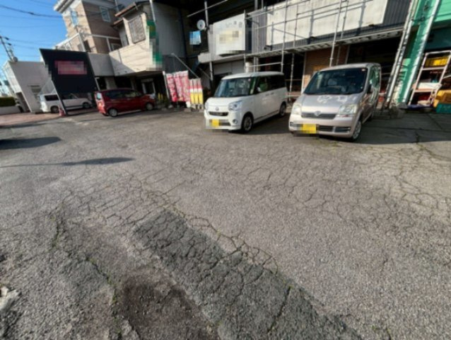 サンプラザ安城1号棟の駐車場