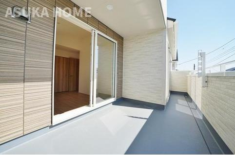 旭区今宿南町のバルコニー|南向きバルコニーは部屋の中を明るく照らし冬も暖か快適です。