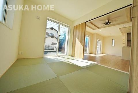 旭区今宿南町の和室|モダンな畳を敷いた和の空間、明るい日差しの中ほっこり空間になりそうです。