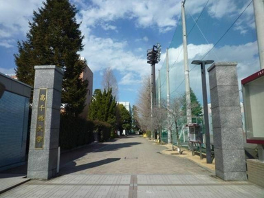 高千穂大学まで2000m