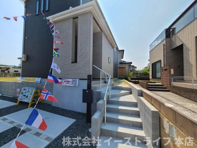 【新築戸建】【太陽光発電設置物件】　いわき市小名浜住吉5期の玄関|同社施工　玄関ポーチも素敵な玄関です