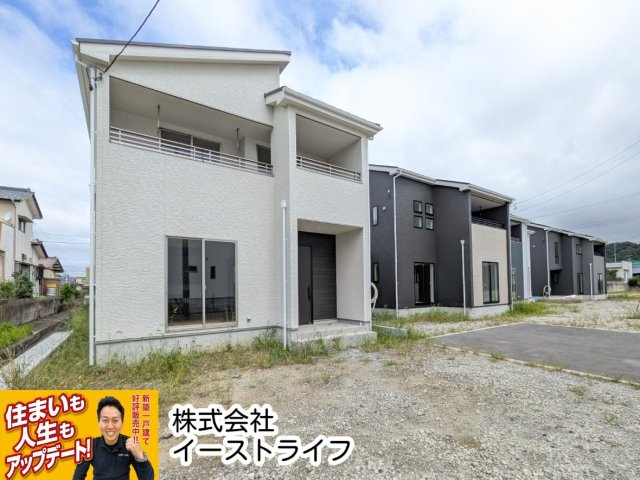 【新築戸建】　【オール電化】　【太陽光発電】　いわき市小名浜住吉5期の外観|手前から2番目の黒っぽい外壁が3号棟です。