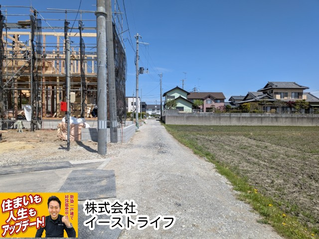 【新築戸建】　いわき市小名浜住吉5期の居間・リビング|同社施工　キッチンからリビングを見渡せる間取りは、小さいお子さんやペットのいるご家庭に人気があります