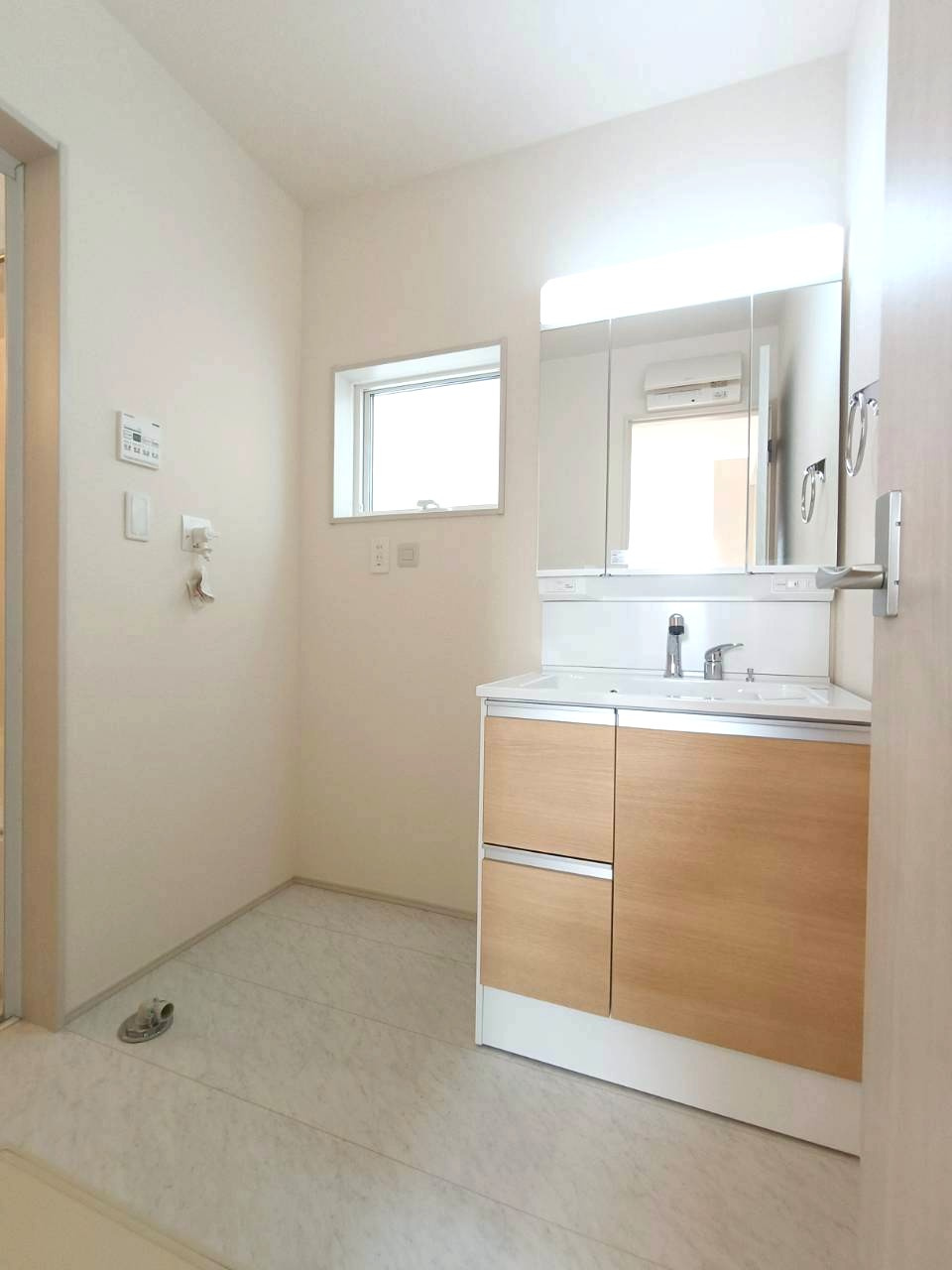 八潮市　西袋　新築戸建　全1棟の洗面所|居室からも独立しており、プライベート空間を保ちます