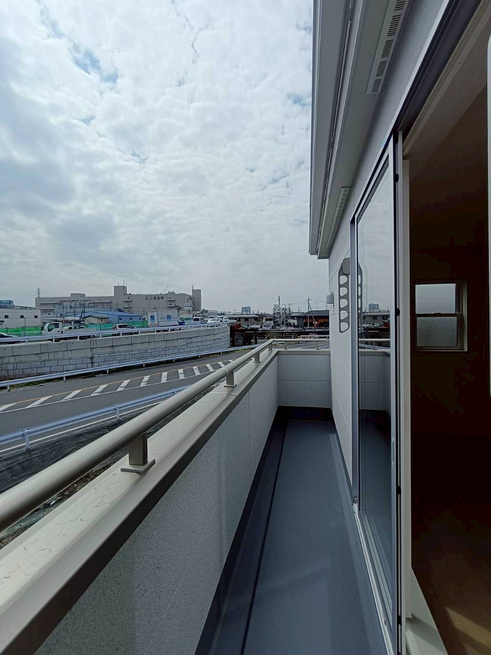 八潮市　西袋　新築戸建　全1棟のバルコニー|開放的で明るい空間を演出してくれるバルコニーです