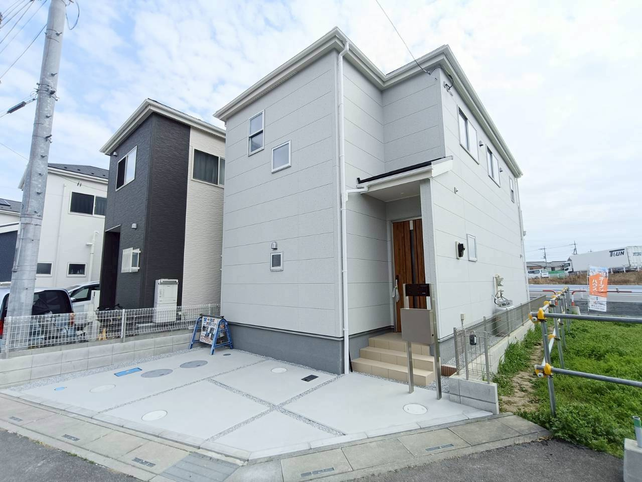 八潮市　西袋　新築戸建　全1棟の前面道路含む現地写真|前面道路含む現地写真です