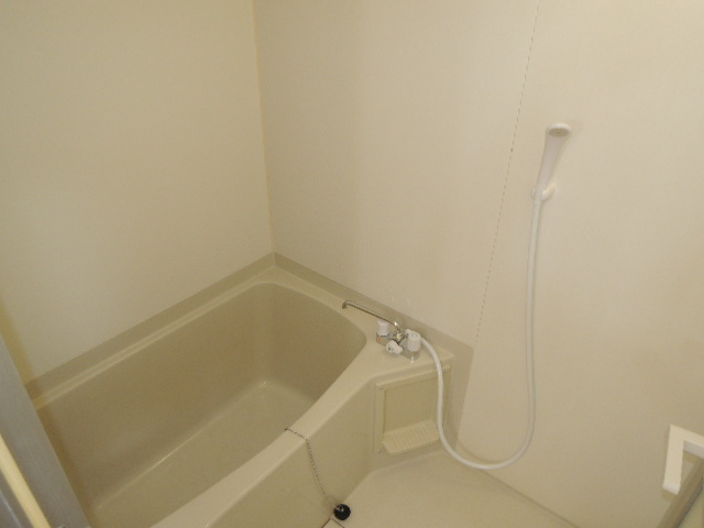 メゾンマルスの浴室|日々の疲れを癒すお風呂付です