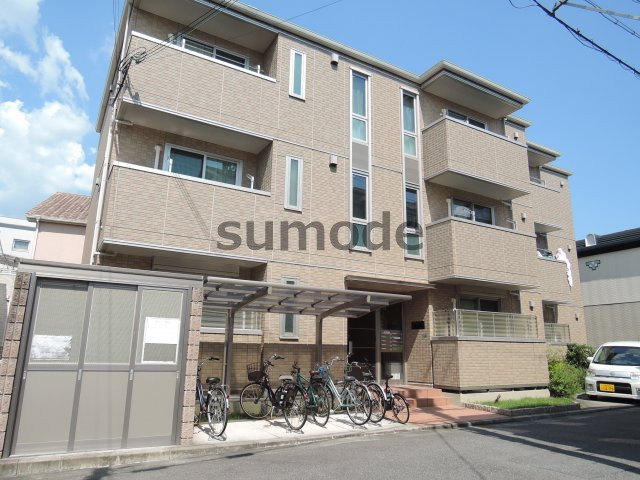 アベニール千里の外観