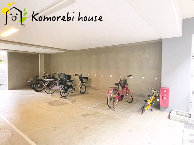 グーディッシュ大宮の駐車場