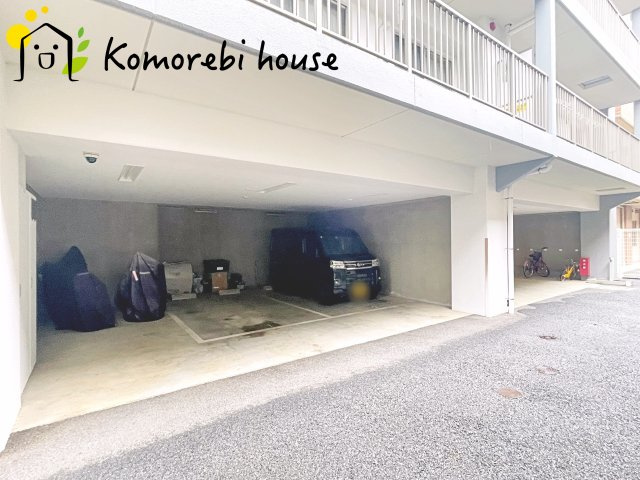 グーディッシュ大宮の駐車場