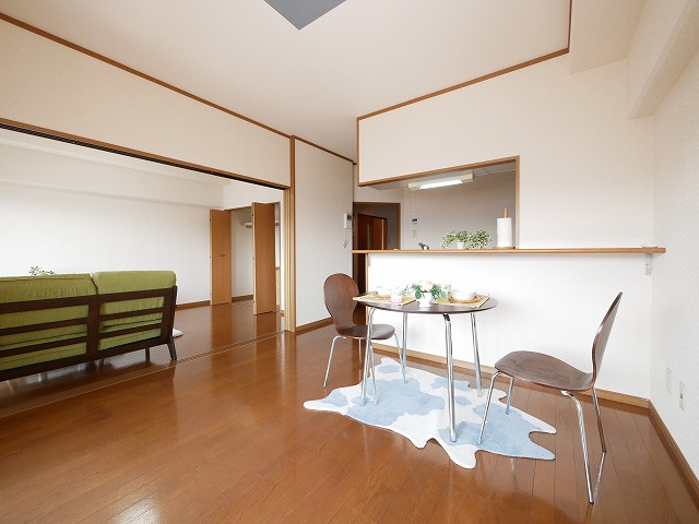 ホープ花屋敷の居間・リビング