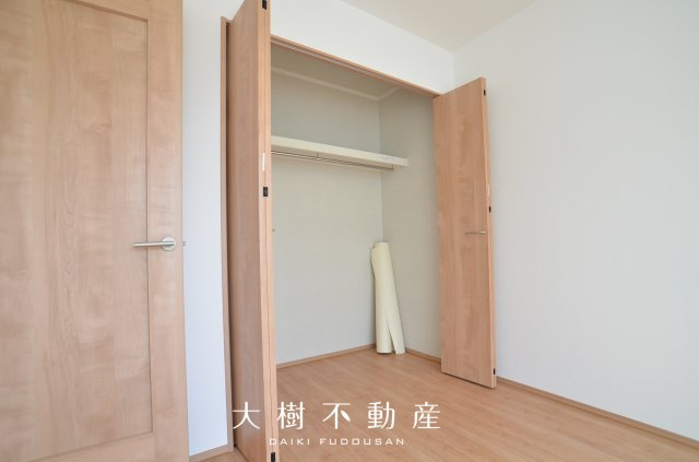 【洋室】 | 海老名市国分寺台1丁目 新築戸建て 全2棟【仲介手数料無料】 | 2階　洋室2（6.0帖）クローゼット