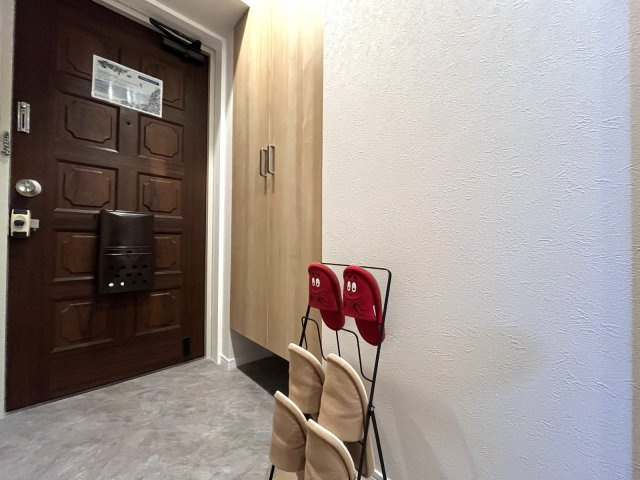 エクレール愛宕の玄関|シューズボックス付きなので付きなので玄関をきれいに保てます☆靴が多い方も収納場所には困りません☆