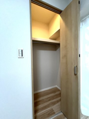 エクレール愛宕の収納|天井まである収納♪長いものも収まりそうですよね！
