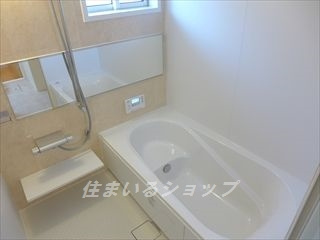 広島市安佐北区亀山２丁目のアパートの浴室|追い焚き・窓あり