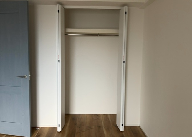 【収納】 | サンクレイドルつきみ野 | デザイン性を重視しすぎて収納が少なかった！なんてことにならないため、事前に現地で収納の数を確認しておくことをお勧めします。クローゼット以外にも床下収納や屋根裏収納、パントリーなどもチェックしましょう。