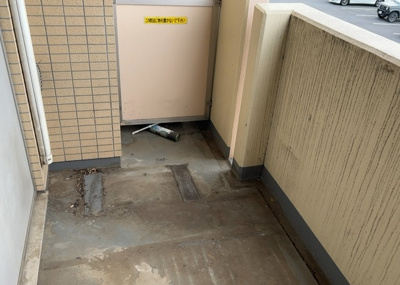 【バルコニー】 | サンクレイドルつきみ野 | バルコニーは、室外の専用スペースのうち、「屋根がなく開放された空間」であるものを指します。ベランダより広いタイプのものが多く、日当たりもよいため家庭菜園などを楽しみたい人にとって適した環境となります。