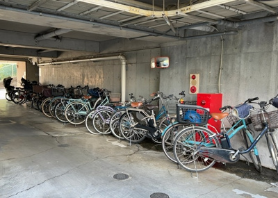 【駐輪場】 | サンクレイドルつきみ野 | マンションの駐輪場は、事前に空きがあるか確認を取ると安心です。せっかく入居したのに駐輪スペースがない！なんてことになったら大変ですよね。そこで、内見時や購入前にはまず事前に確認しておくと良いでしょう。