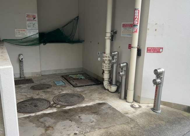 【設備】 | サンクレイドルつきみ野 | 共有部分は、住民なら誰もが使える設備のこと。例えば駐車場やエレベーター、インターネット設備、セキュリティ設備などがあります。他にも、マンションの廊下・外部階段やエントランス・ゴミ置き場などがあります。