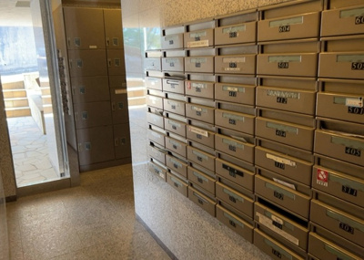 【設備】 | サンクレイドルつきみ野 | エントランス付近に設置されている集合ポストは、住んでいる部屋と離れているため、ポストをあさるなど誰かに何かされていても被害に気づきにくいです。入居する時には他人に特定されにくい番号で鍵をかけましょう！