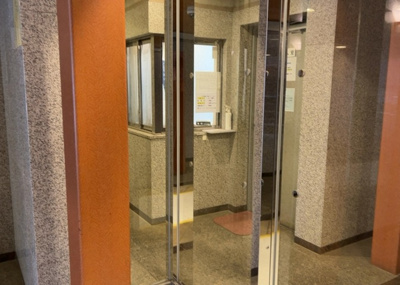 【受付】 | サンクレイドルつきみ野 | 受付はマンションコンシェルジュがいる場合もあれば、管理人が滞在する小部屋を総称して呼ぶことがあります。主にエントランスに設置されていることから、防犯面でも期待ができます。防犯設備がない場合はより安心！