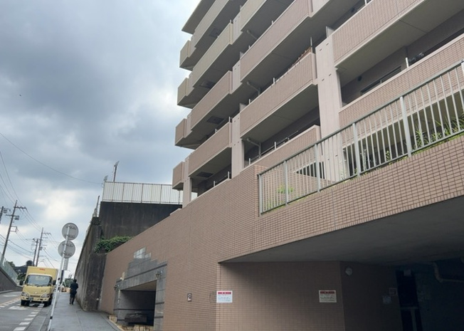【構造・工法・仕様】 | サンクレイドルつきみ野 | ＲＣ造、Reinforced Concreteは直訳すると補強されたコンクリートです。主に柱や梁・床・壁が鉄筋とコンクリートで構成おり、鉄筋を組んだ型枠にコンクリートを流し込んで固めたものを指します。