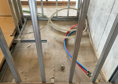 【浴室】 | サンクレイドルつきみ野 | 入浴時の快適さも大事なことですが、綺麗な状態を維持できなければ気持ちよく入浴できません。毎日の掃除が楽という点は大事なポイントになります！カビが生えにくく掃除がしやすい、壁や浴槽を選ぶといいでしょう。