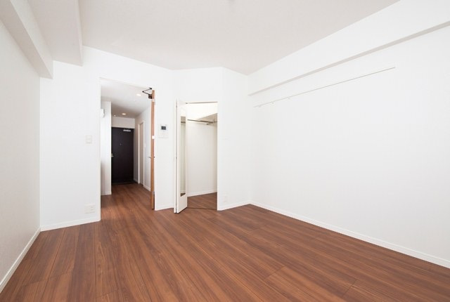 新品家具付きマンション西中洲12B(KaGood福岡)の居間・リビング|ゆったりとした居間です