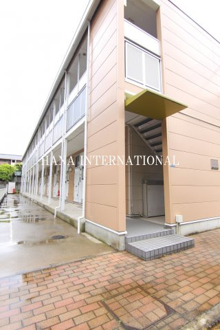 レオパレスルミエールのエントランス