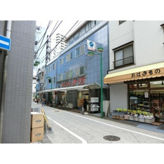 1階はスーパーです。