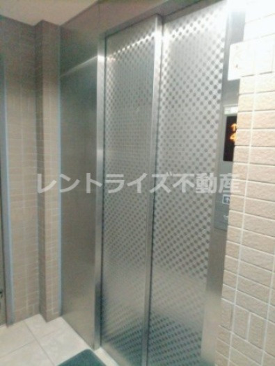 シュケル栄のエントランス