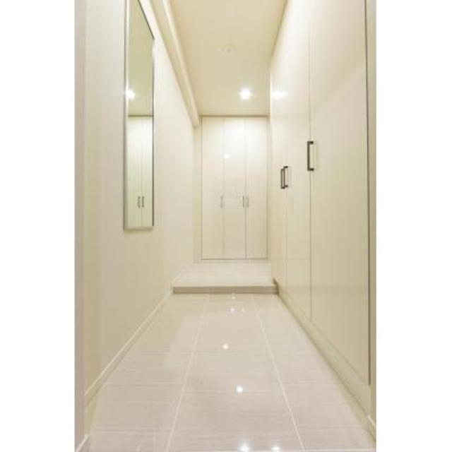 パークアクシス上野松が谷の玄関|※写真は同タイプ住戸です。