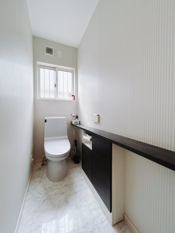 【中古戸建】前橋市堀之下町のトイレ|■トイレ｜1階、2階にもトイレをご用意しております♪窓付きなので常に換気もでき、綺麗保てます♪