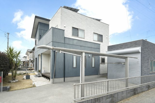 【中古戸建】前橋市堀之下町の外観|■外観｜土日のご見学はもちろん、平日・夜間のご案内も大歓迎です♪「今から見たい」や「仕事終わりに見たい」にもご対応できますのでお気軽にお問い合わせください♪