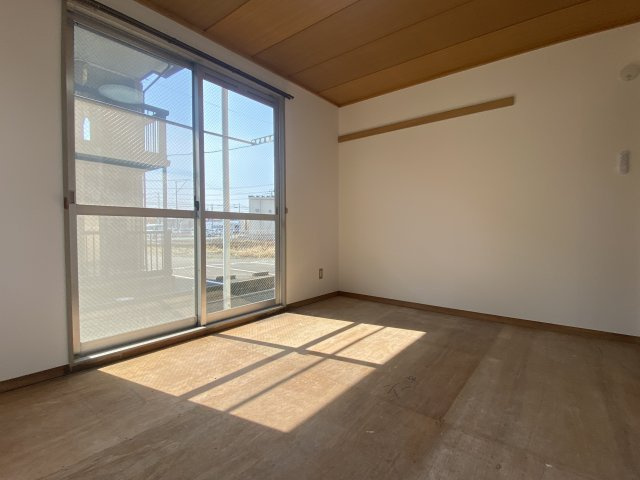 ロイヤル三千刈Cの和室|和室6帖（DK隣）