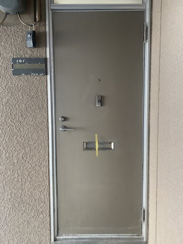 ロイヤル三千刈Cの玄関