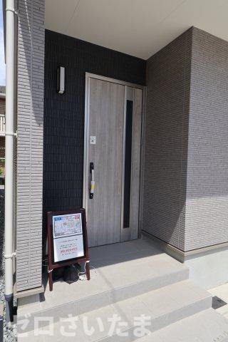《仲介手数料無料》西区大字指扇1007新築一戸建てハートフルタウンの玄関