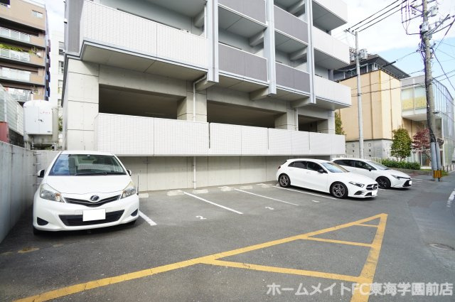 カスティージョ上林の駐車場