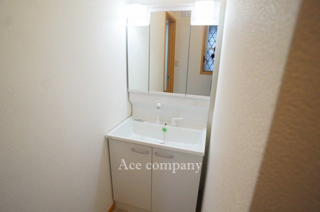 【独立洗面台】 | 八尾市上尾町2丁目 | 洗面台新調☆洗面台前に床下収納付きです♪