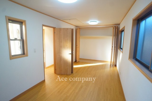 【子供部屋】 | 八尾市上尾町2丁目 | 【2階：洋室9.5帖】現況2ドア1ルーム♪間仕切り使用で2部屋に分割できます♪