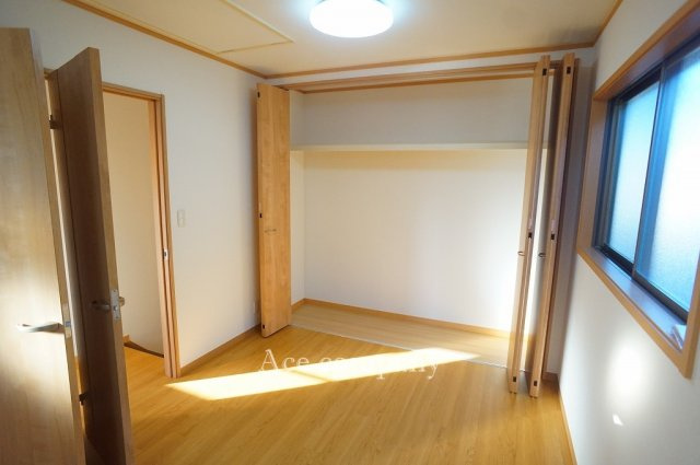 【収納】 | 八尾市上尾町2丁目 | 大容量の収納完備♪屋根裏収納への昇降階段はこちらの収納前にあります♪