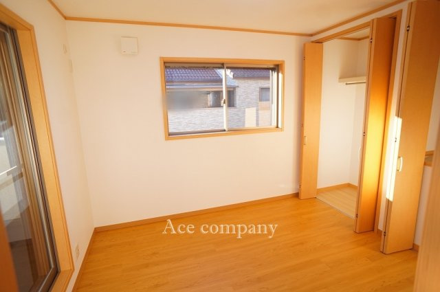 【寝室】 | 八尾市上尾町2丁目 | 【2階：洋室5.2帖】独立したお部屋です♪