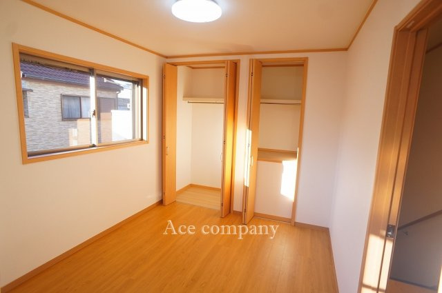 【寝室】 | 八尾市上尾町2丁目 | 【2階：洋室5.2帖】クローゼット完備です♪