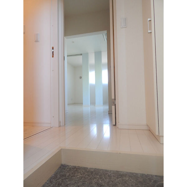 サンライズ豊田の玄関