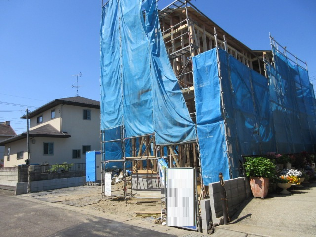 【仲介手数料無料】新築戸建　熊谷市弥藤吾1134-47（全1棟）の前面道路含む現地写真