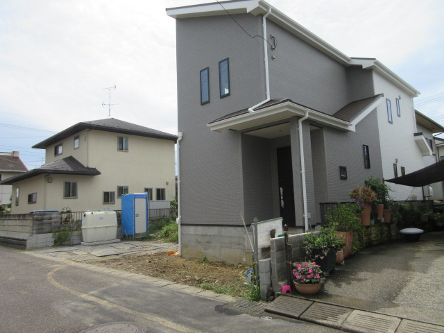 【仲介手数料無料】新築戸建　熊谷市弥藤吾1134-47（全1棟）の前面道路含む現地写真