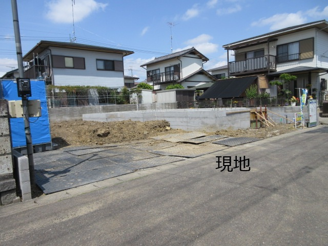 【仲介手数料無料】新築戸建　熊谷市弥藤吾1134-47（全1棟）の前面道路含む現地写真