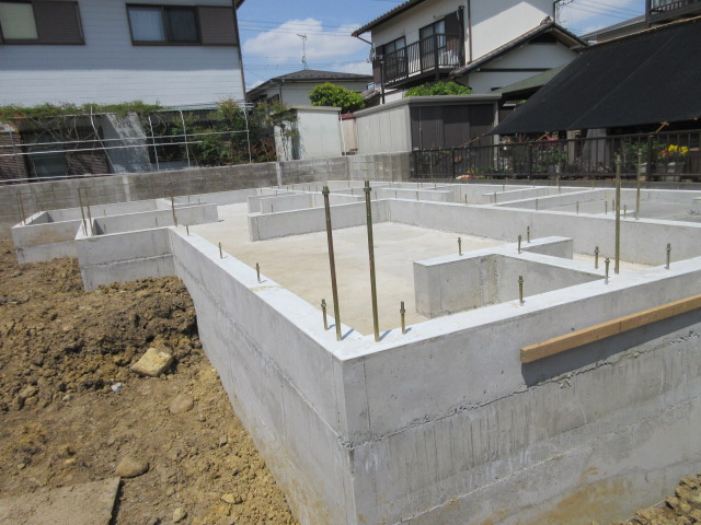 【仲介手数料無料】新築戸建　熊谷市弥藤吾1134-47（全1棟）の前面道路含む現地写真